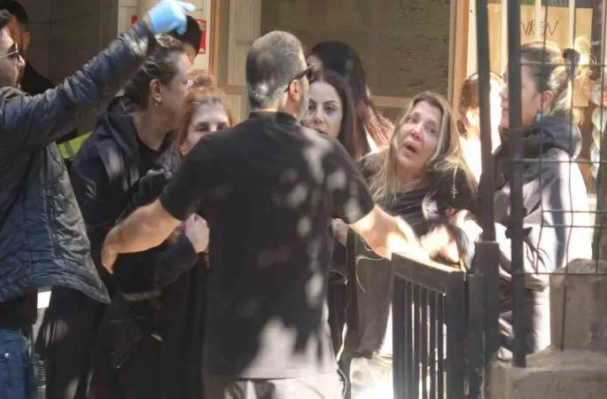 Cenaze aracını "Özgür bunu bize nasıl yaptın" diyerek yolladı
