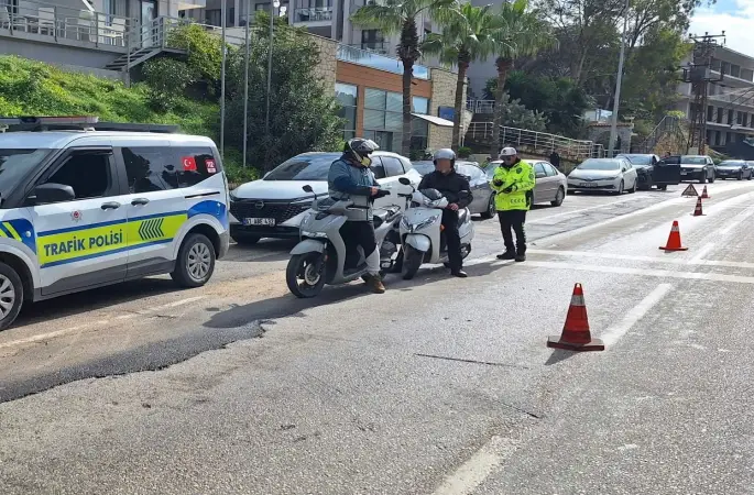 Çeşme’de motosiklet denetimleri: 700 sürücüye 3,5 milyon TL ceza
