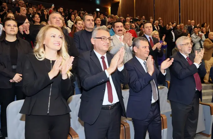 CHP Genel Başkanı Özel, KKTC Cumhurbaşkanlığı Senfoni Orkestrası'nın yeni yıl konserini izledi