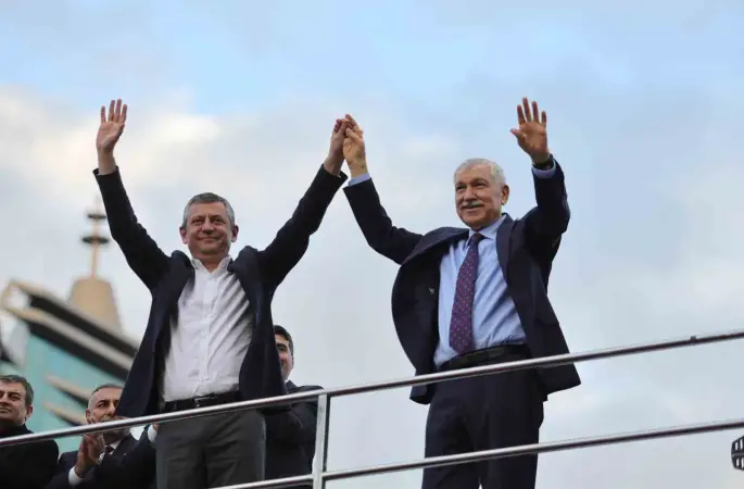 CHP Genel Başkanı Özel: "Tutuksuz ve adil bir yargılama sürecinin yaşanmasını bekliyoruz"
