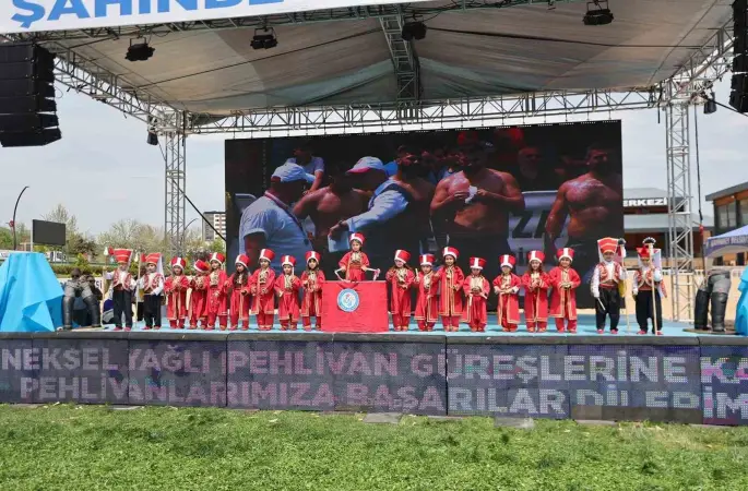 CHP’lilerin sırt döndüğü çocuklar er meydanına çıktı

