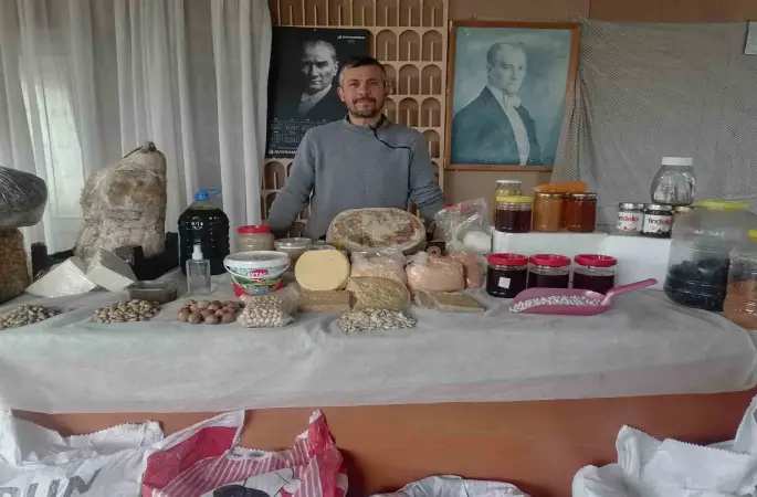 Çiftçilerden topladıklarıyla ramazan kolisi hazırlıyorlar
