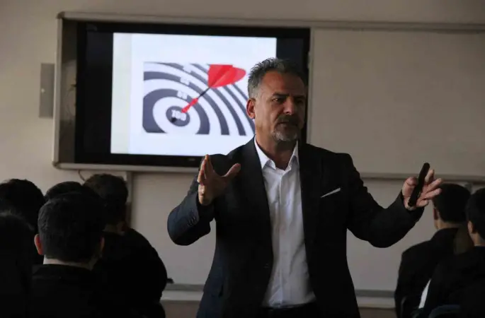 Cizre’de lise öğrencilerine yönelik YKS semineri düzenlendi
