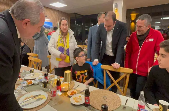 Çocuklar ile protokol iftar sofrasında buluştu

