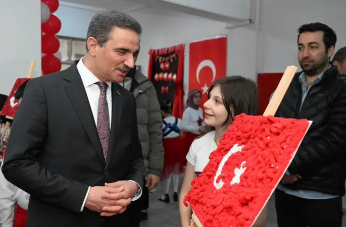 Çocuklardan anlamlı "bayrak" vurgulu çalışma
