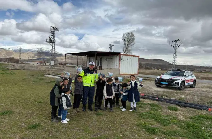 Çocukların bayram harçlıkları jandarmadan
