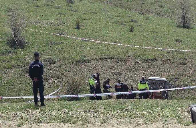Çorum’da traktör dere yatağına devrildi: 1 ölü, 3 yaralı
