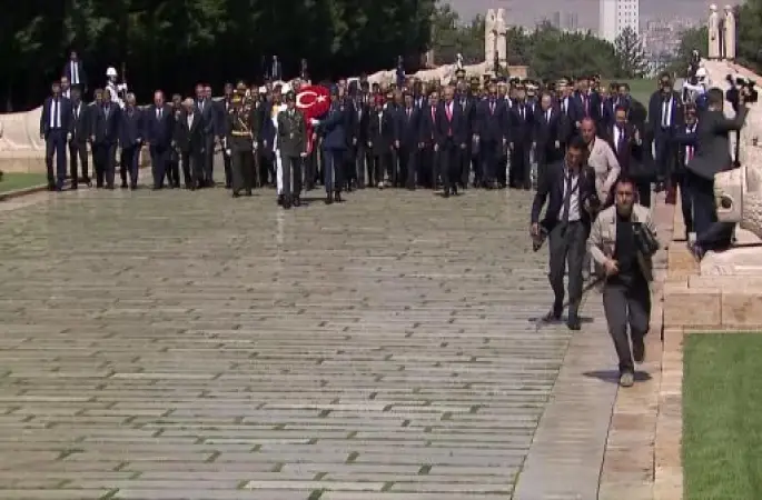 Cumhurbaşkanı Erdoğan başkanlığındaki devlet erkanı, Anıtkabir'i ziyaret etti