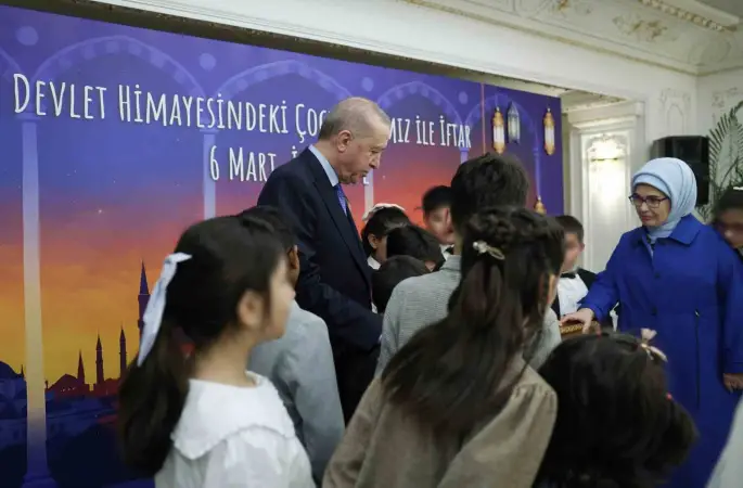 Cumhurbaşkanı Erdoğan, devlet himayesindeki çocuklarla gönül sofrasında buluştu
