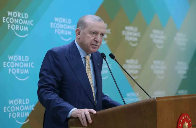 Cumhurbaşkanı Erdoğan: "Enerji piyasalarında üretim, bilişim, ulaşım ve ticaret ağlarının işleyişine kadar geniş bir alanda savaşın olumsuz etkilerini tüm dünya hissediyor"
