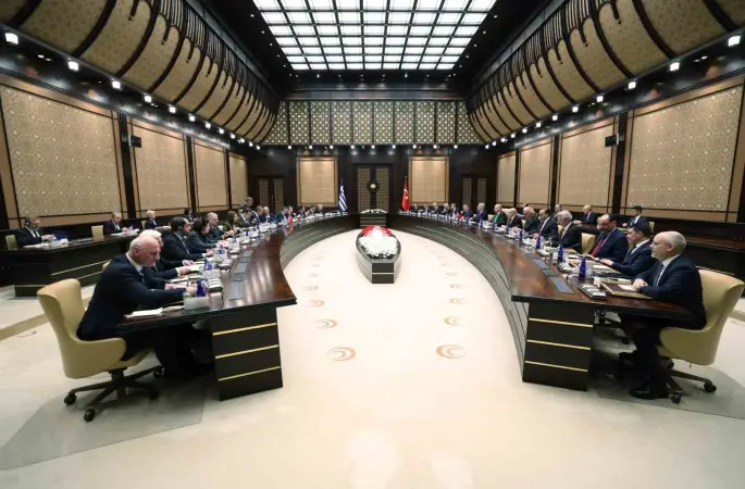 Cumhurbaşkanı Erdoğan: "(Yunanistan) Mevcut meseleler çetrefil olmakla birlikte uluslararası hukuk temelinde çözümsüzde değildir"
