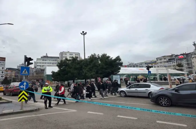 Cumhuriyet Meydanı’nda trafik yoğunluğu
