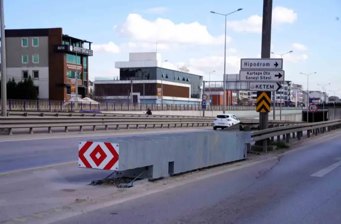 D-100’deki riskli kavşaklara "çarpışma yastığı" önlemi
