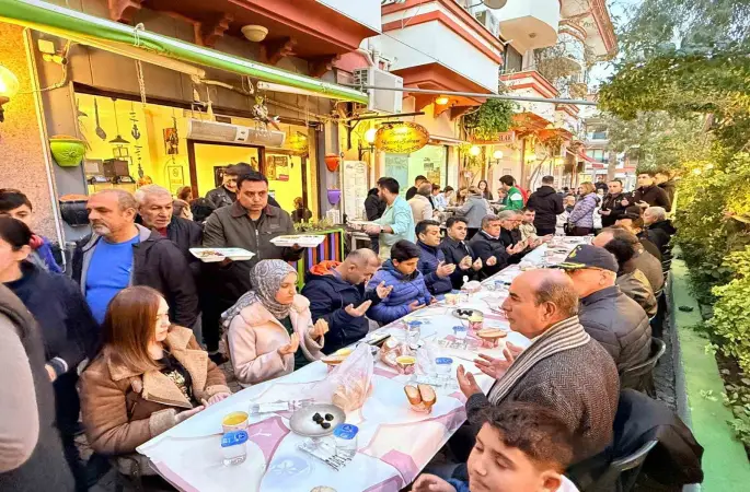 Datça’da 86. Sokak esnafından 400 kişilik iftar
