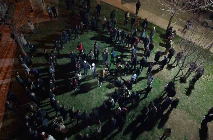 Davul ve klarnet eşliğinde geleneksel sahur halayı onlarca kişiyi buluşturdu
