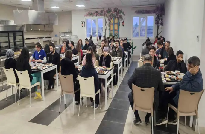 Defne Devlet Hastanesi personeli iftar programında bir araya geldi
