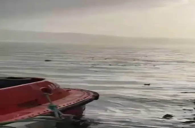 Denizi şehir çöplüğüne çevirdiler
