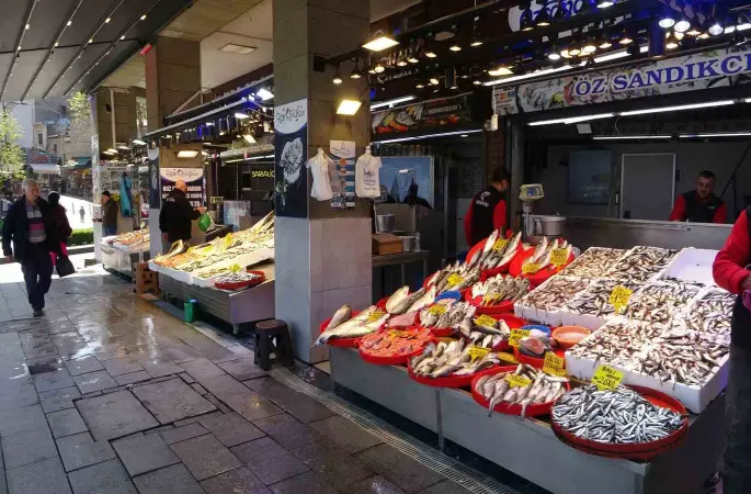 Denizlerde av yasağının başlamasının ardından tezgahlar kültür balıklarına kaldı
