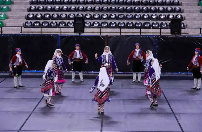 Denizli’de halk oyunları şöleninde finalistler belli oldu
