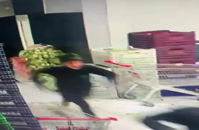 Deprem anında yaşanan panik kamerada
