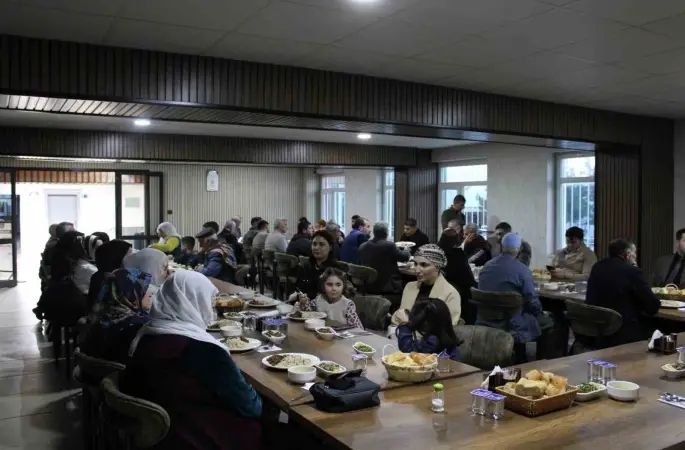 Dicle Kaymakamı Mustafa Atış, şehit yakınları ve gazilerle iftarda buluştu
