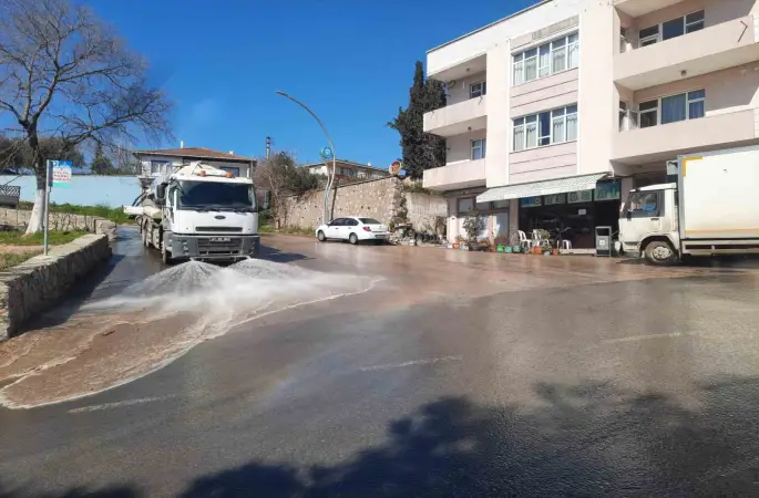 Dilovası’nda cadde ve pazar yerlerinde Ramazan ayı temizliği
