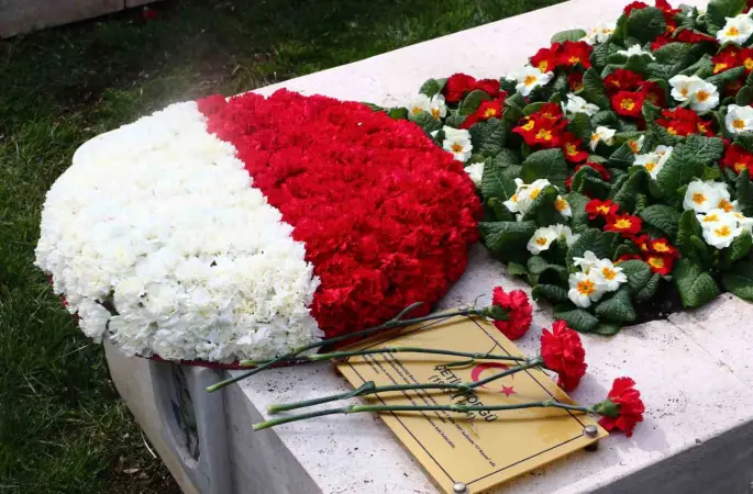 Dışişleri Bakan Yardımcısı Gümrükçü: "Çanakkale Zaferi, bir neslin belki de en parlak temsilcilerini yitirdiğimiz destansı bir mücadele ve direniştir"
