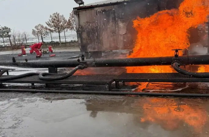 Diyarbakır’da ham petrol havuzunda yangın
