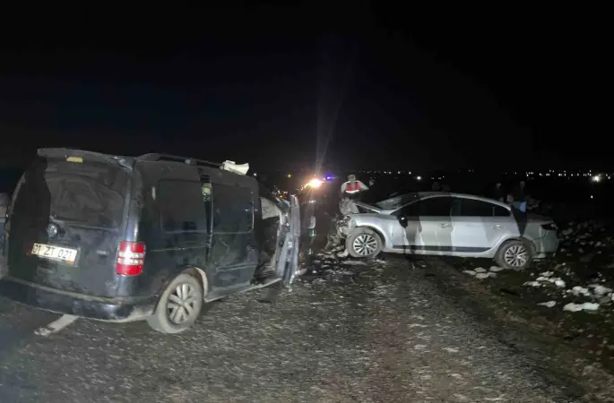 Diyarbakır’da iki otomobilin çarpıştığı kazada ölü sayısı 5’e yükseldi
