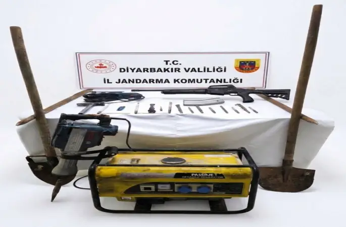 Diyarbakır’da kaçak kazı yapan 5 kişi suçüstü yakalandı
