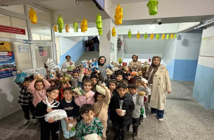 Diyarbakır’da minik öğrencilerden "Bir Avuç İyilik" Projesi
