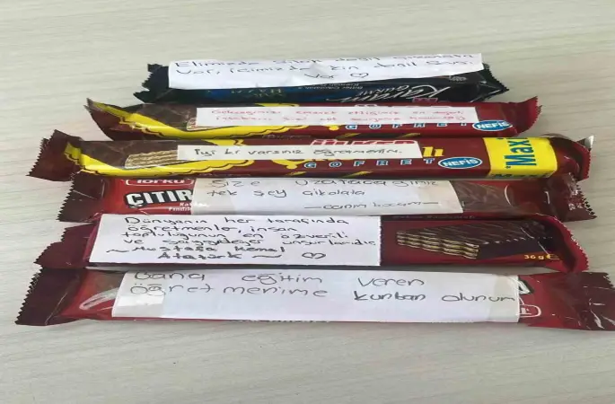 Diyarbakır’da öğrencilerden Türkiye’yi duygulandıran jest: "Elimizde silah değil çikolata var, içimizde kin değil sevgi var"
