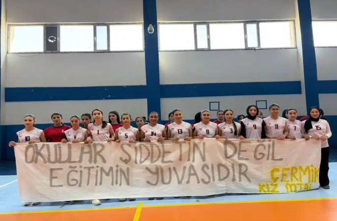 Diyarbakır’da öğrencilerin açtığı pankart duygulandırdı
