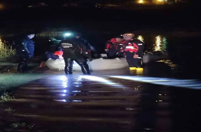 Diyarbakır’da selde mahsur malan çobanı AFAD ve JAK ekipleri kurtardı
