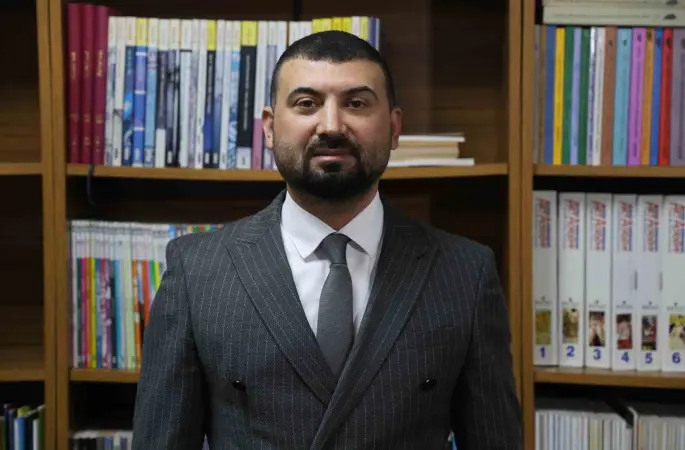 Doç. Dr. Berat Akıncı: "Yeni kurulacak düzende hiçbir şey eskisi gibi olmayacak"
