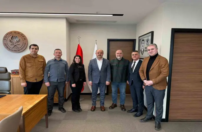 Doktoralı öğretmenler, akademik çalışmalarındaki problemler için Eğitim-Bir-Sen’i ziyaret etti
