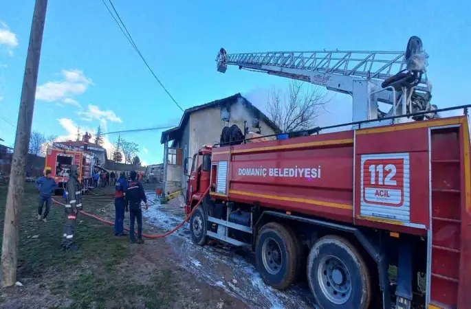 Domaniç’te çatı yangını
