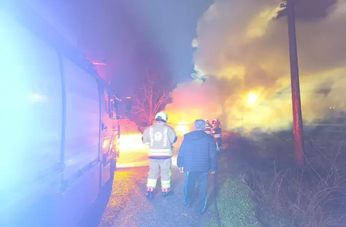 Dörtyol’da yanan otomobil kullanılmaz hale geldi
