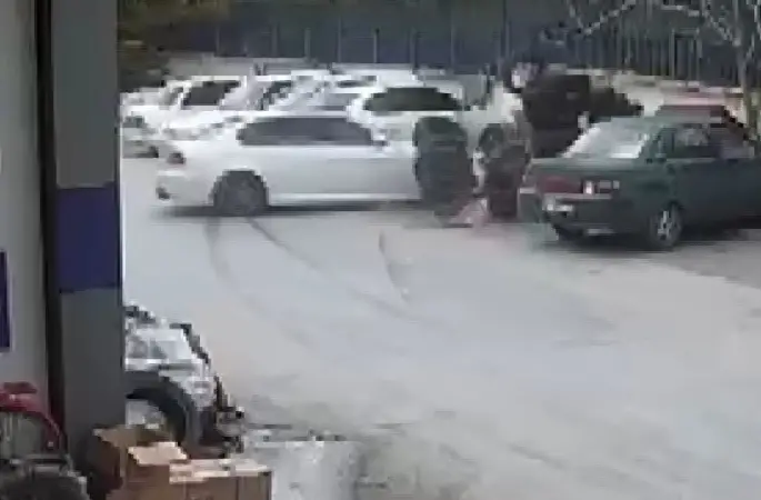 Drift atan, hızlı gelen kaza yapıyor
