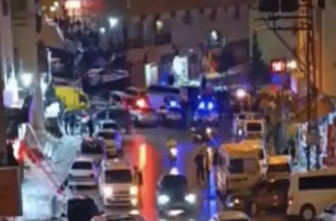 Düğün salonu önünde silahlı saldırıya uğrayan genç ağır yaralandı
