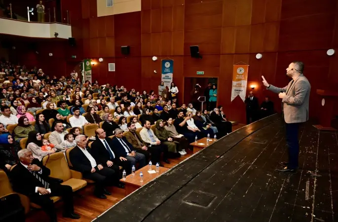 "Duyulmayan çocuk, yorgun anne-baba, kaybolan iletişim" konferansına yoğun ilgi
