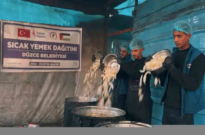 Düzce Belediyesi Gazze’de iftar sofrası kurdu
