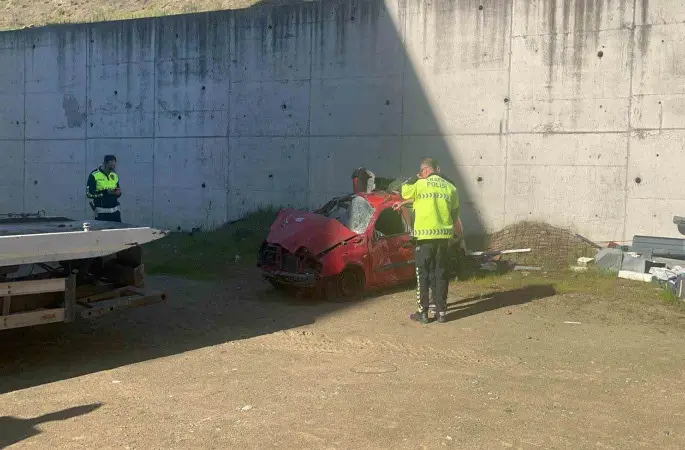 Düzce’de virajı alamayan otomobil bahçeye uçtu: 1 yaralı
