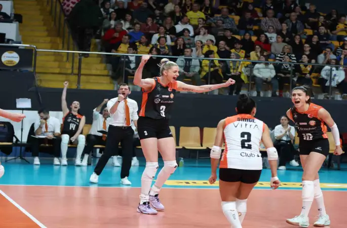Eczacıbaşı Dynavit, derbide V. Bank’ı 3-1’le geçti
