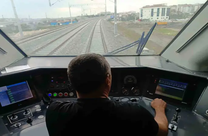 Edirne İstanbul’a komşu oluyor, Vali Sezer test sürüşüne katıldı
