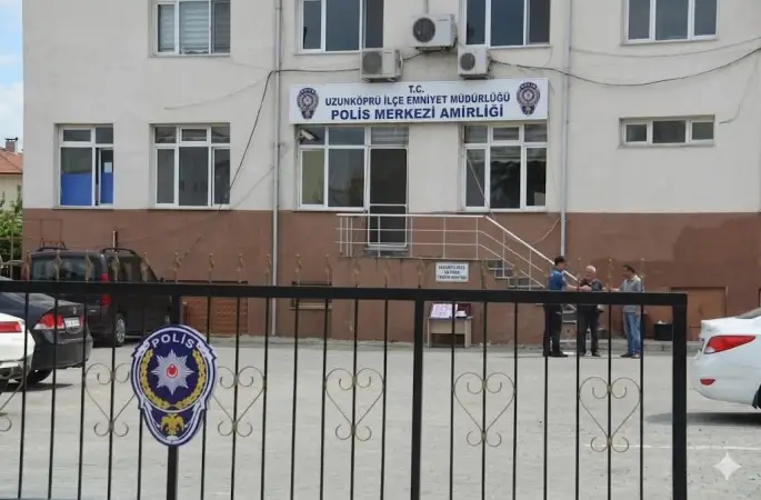 Edirne’de insanlık ölmemiş dedirten olay: Yolda bulduğu 13 bin 600 lirayı polise teslim etti
