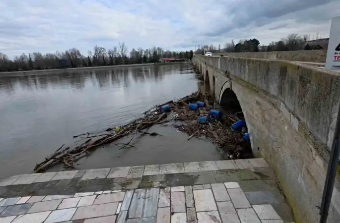 Edirne’de taşkın sonrası hasar gün yüzüne çıktı: Su seviyesi 60 santimetre düştü
