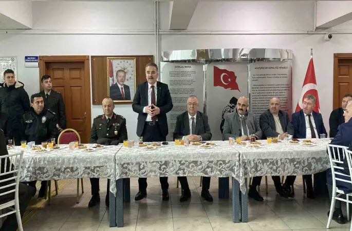 Edremit protokolü bayramlaşmada buluştu
