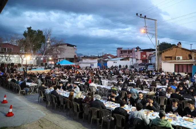 Efeler’de vatandaşlar aynı sofrada buluştu
