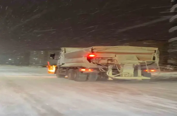 Elazığ Belediyesi karla mücadele çalışmalarını sürdürüyor
